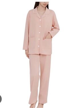 Quince
Loungewear / 100% European Linen Long Sleeve Pajama...Size Medium